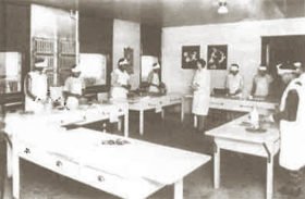 A cooking class inside the New Jersey Home at Morristown College.
