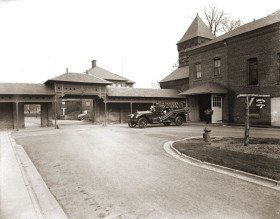 Hudson-River-State-Hospital-driveway-early-1900s
