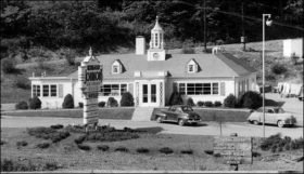 Howard-Johnsons-restaurant-postcard-1949