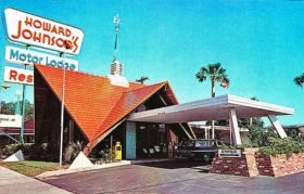 Howard Johnson motor lodge 1960s Vintage Howard Johnson's Motor Lodge and Restaurant postcard, circa 1960s
